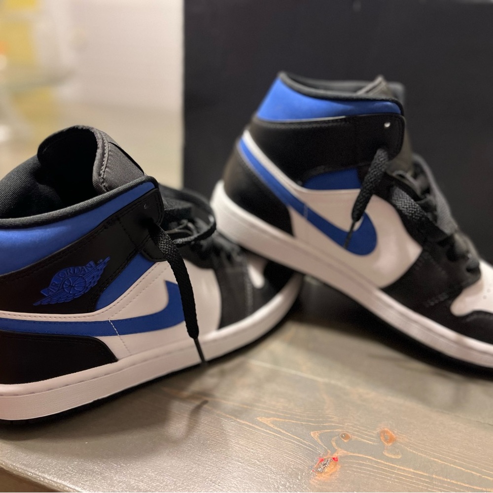 Nike Air Jordan 1 Retro Mid - Picture 4 of 6